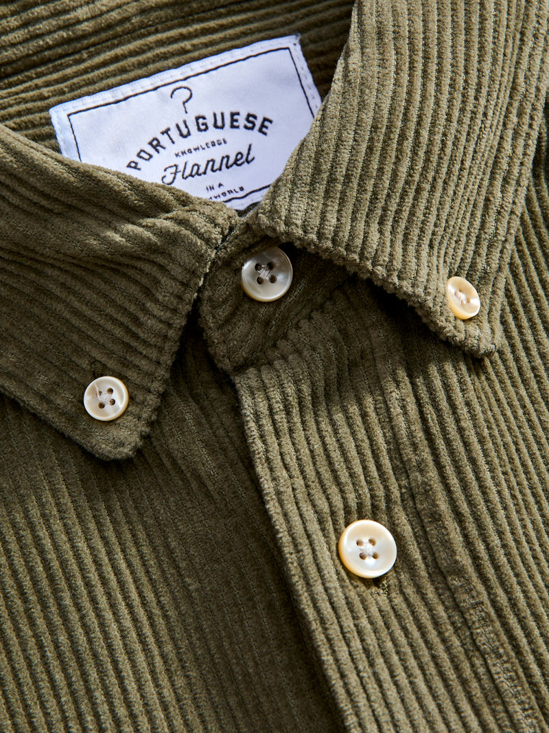 Lobo Button-Up Shirt in Olive