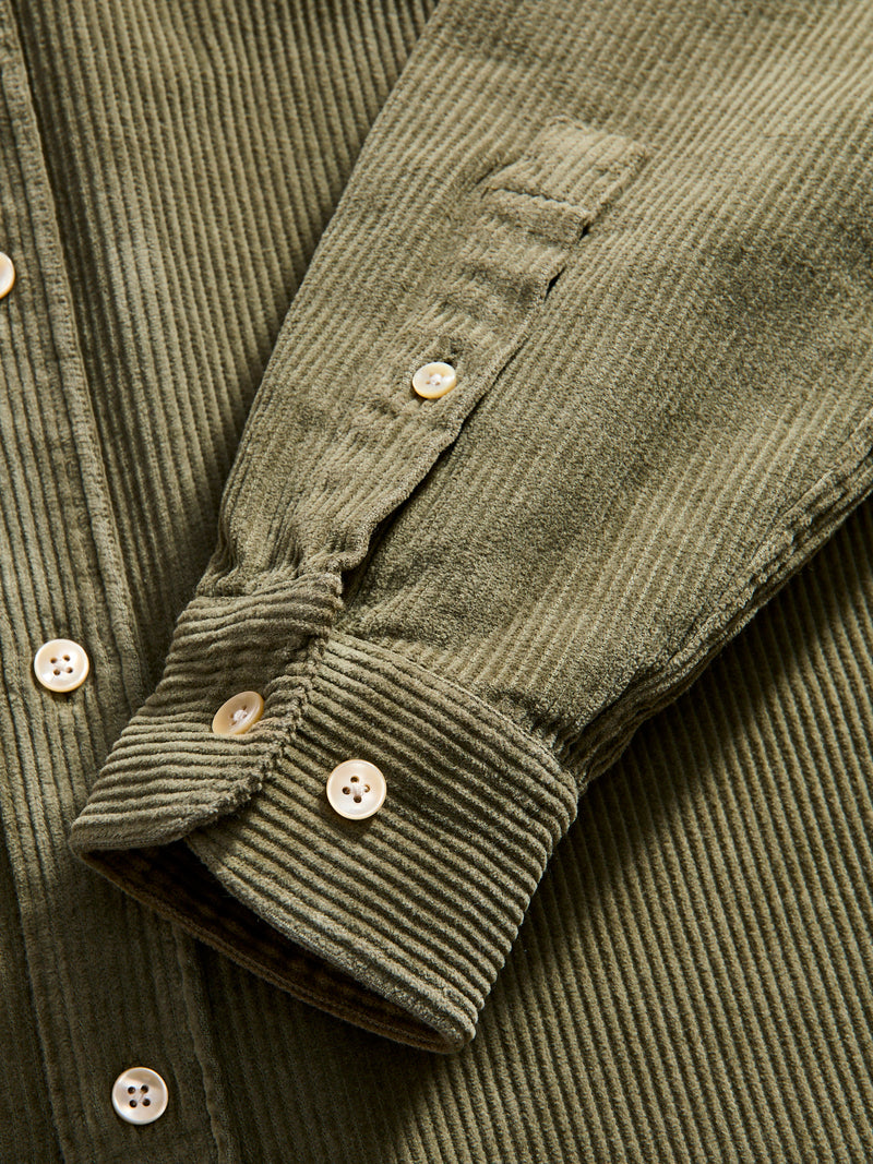 Lobo Button-Up Shirt in Olive