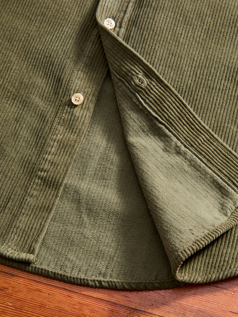 Lobo Button-Up Shirt in Olive