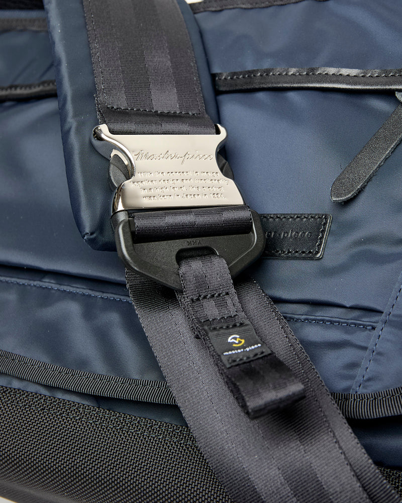 Lightning V2 Messenger Bag in Navy