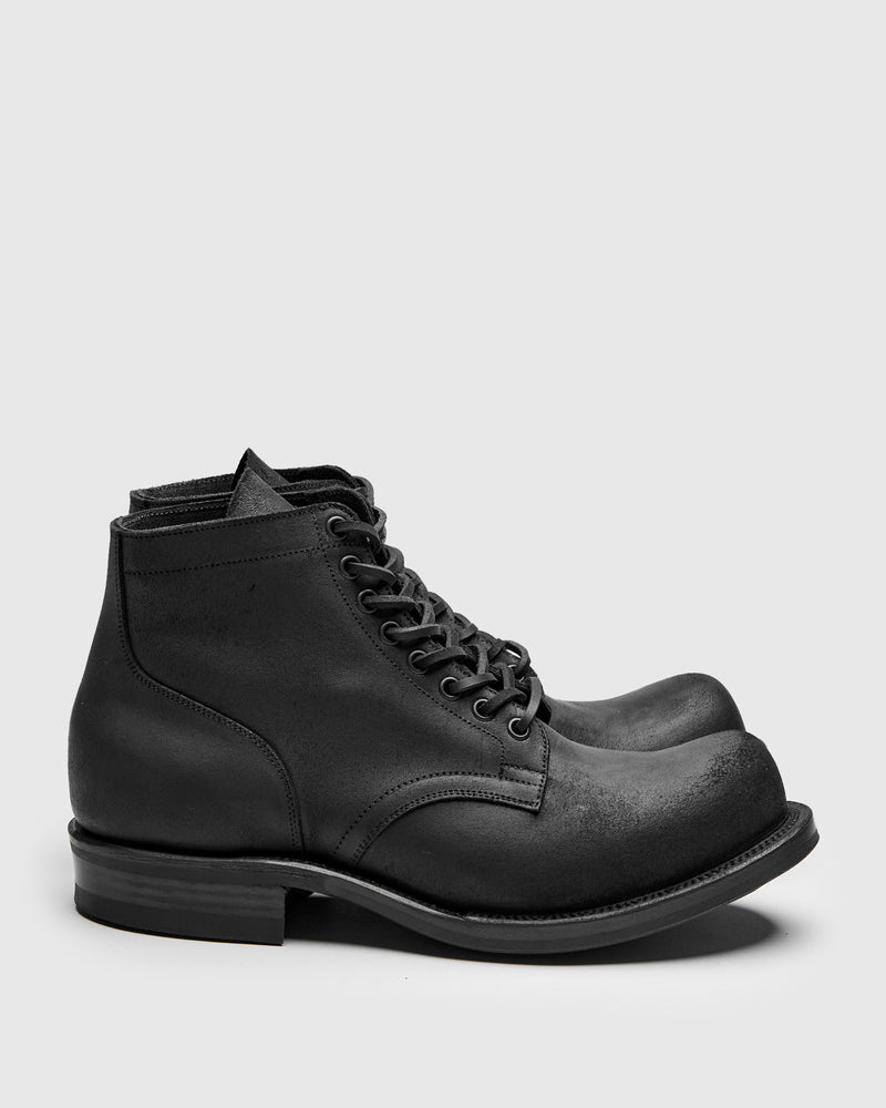 Service Boot 310 in Black Waxy Commander