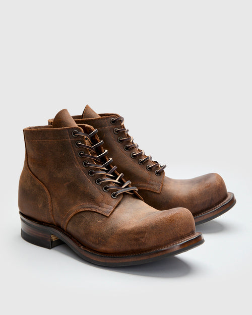 Service Boot 310 in Urban Brown Waxy Commander