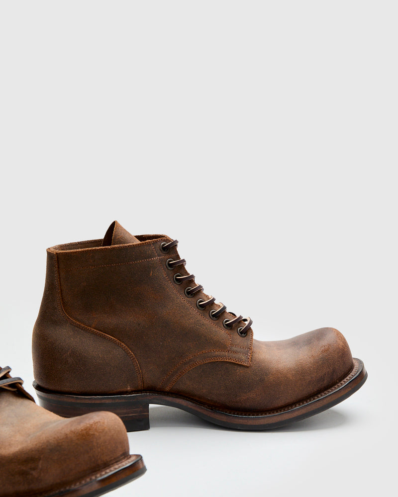 Service Boot 310 in Urban Brown Waxy Commander