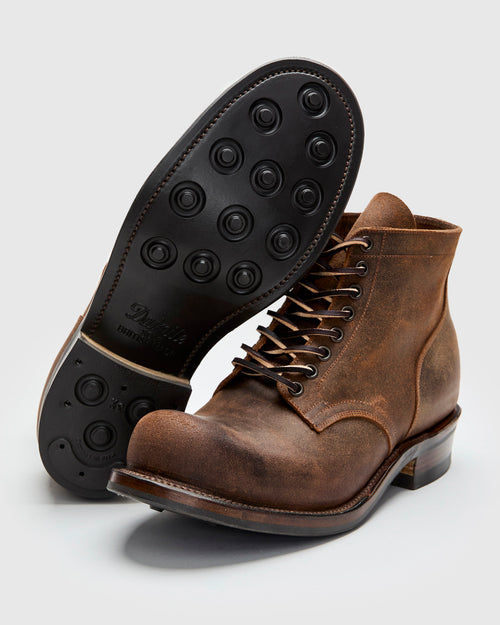 Service Boot 310 in Urban Brown Waxy Commander