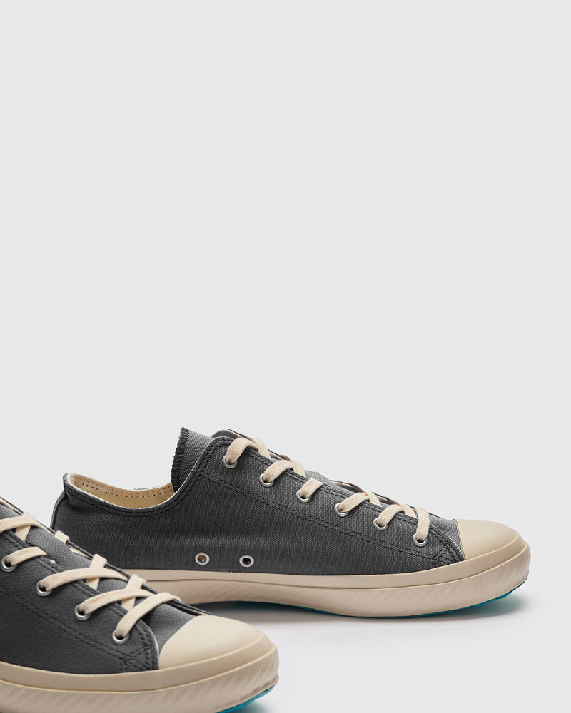 01JP Low Top Sneaker in Grey