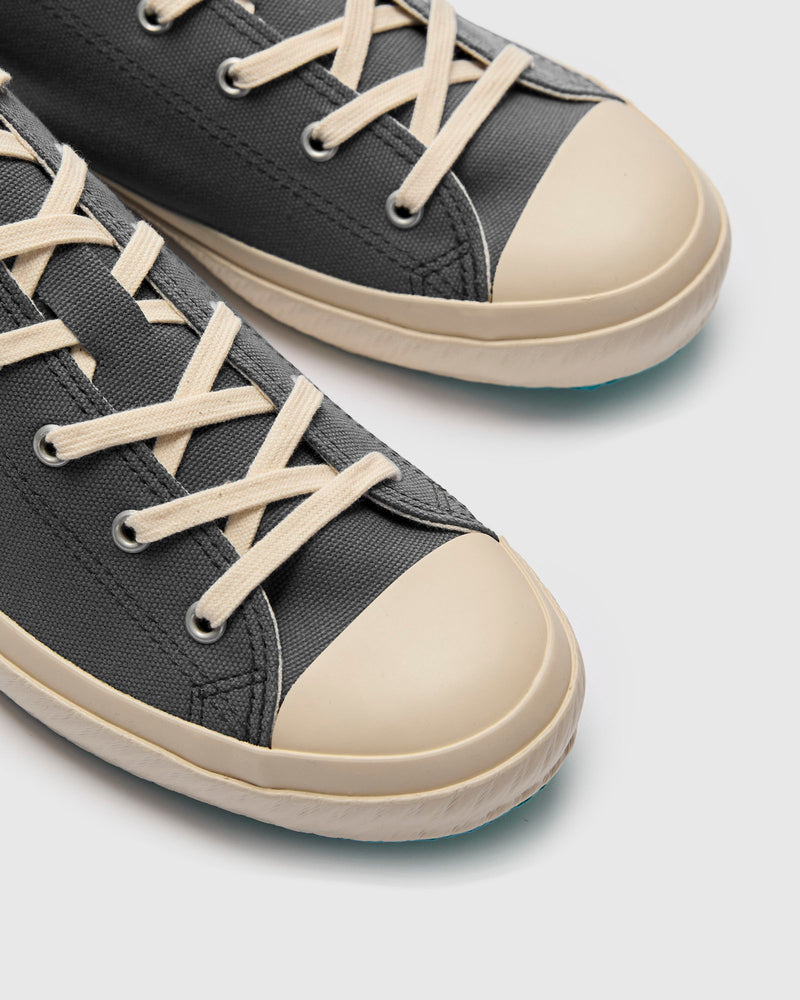 01JP Low Top Sneaker in Grey