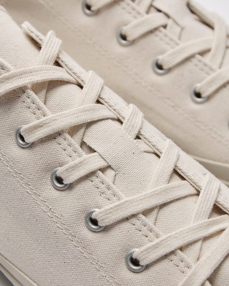 01JP Low Top Sneaker in White