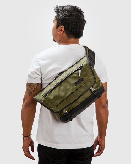 Lightning V2 Messenger Bag in Khaki